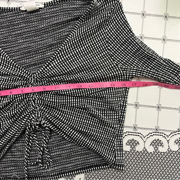 Caution To The Wind Black and White Ruched Blouse - Picture 5 of 6